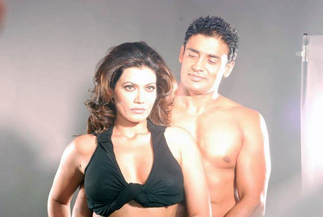 बिंदास अभिनेत्री पायल रोहतगी की शोख अदाएं... | 'Hot-Hot'