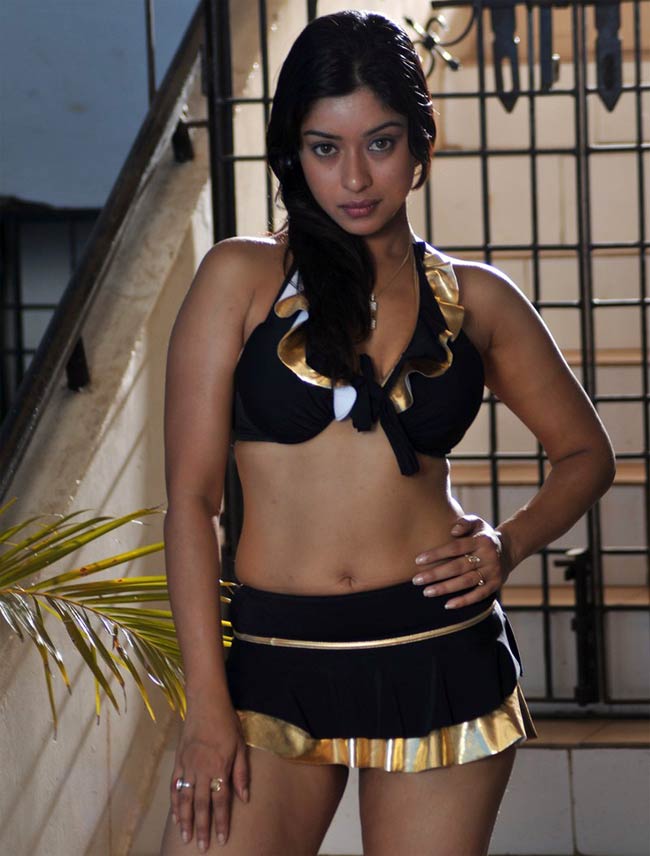 साड़ी से लेकर बिकनी तक का कमाल | दक्षिण का जलवा