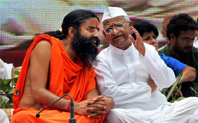 अन्‍ना-रामदेव के अनशन की तस्‍वीरें | बाबा हुए थे गिरफ्तार