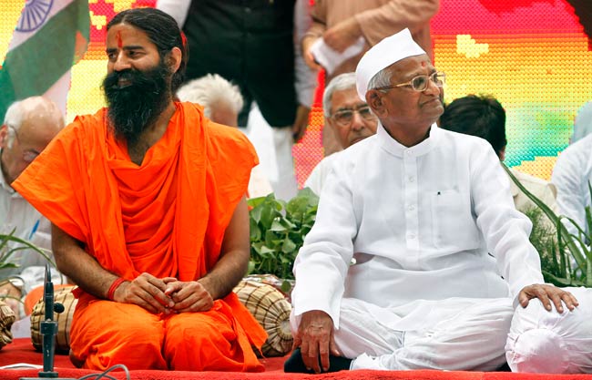 अन्‍ना-रामदेव के अनशन की तस्‍वीरें | बाबा हुए थे गिरफ्तार