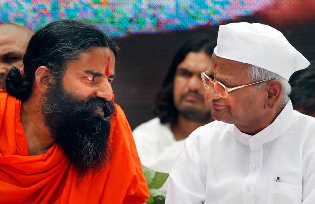 अन्‍ना-रामदेव के अनशन की तस्‍वीरें | बाबा हुए थे गिरफ्तार