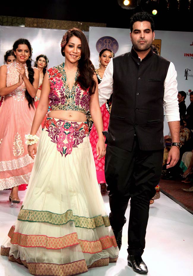 राजस्थान फैशन वीक में अक्षय-सोनाक्षी का जलवा