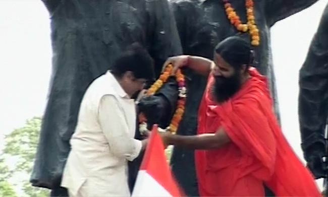 अन्‍ना-रामदेव के अनशन की तस्‍वीरें | बाबा हुए थे गिरफ्तार