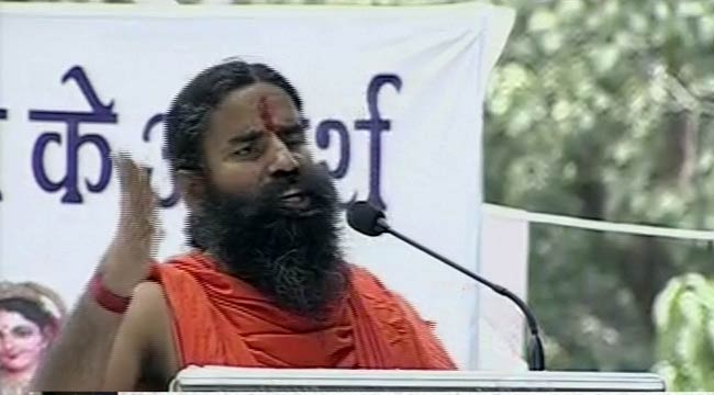 अन्‍ना-रामदेव के अनशन की तस्‍वीरें | बाबा हुए थे गिरफ्तार