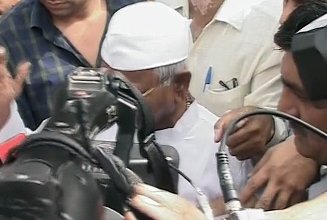 अन्‍ना-रामदेव के अनशन की तस्‍वीरें | बाबा हुए थे गिरफ्तार