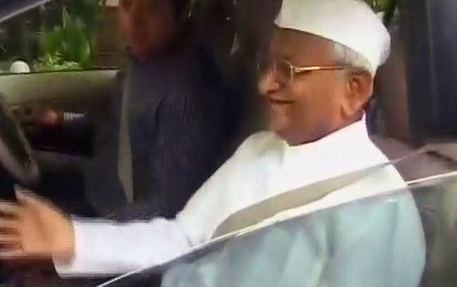 अन्‍ना-रामदेव के अनशन की तस्‍वीरें | बाबा हुए थे गिरफ्तार