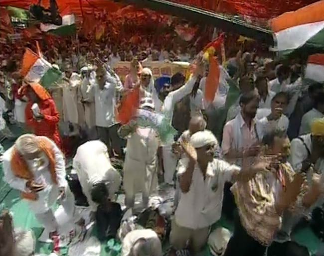 अन्‍ना-रामदेव के अनशन की तस्‍वीरें | बाबा हुए थे गिरफ्तार