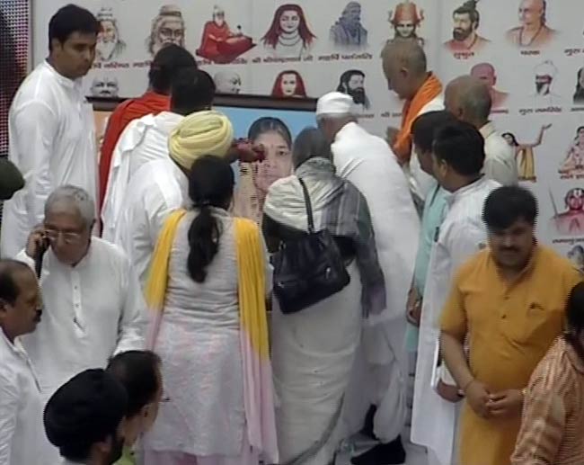 अन्‍ना-रामदेव के अनशन की तस्‍वीरें | बाबा हुए थे गिरफ्तार