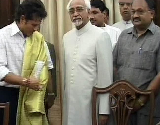 सांसद बने सचिन | सचिन के शतकों की कहानी