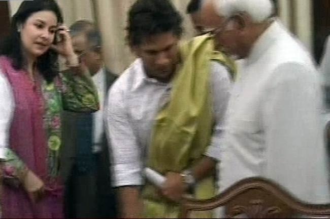 सांसद बने सचिन | सचिन के शतकों की कहानी