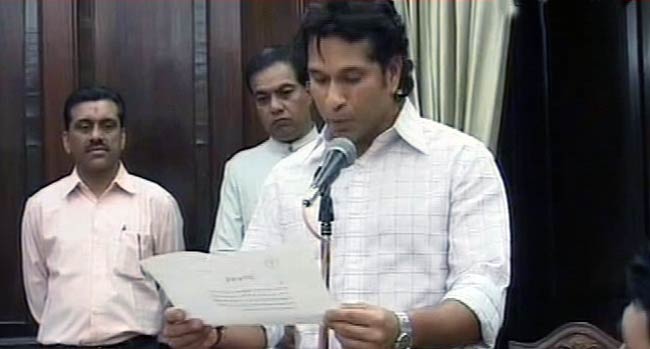 04 जून 2012: तस्‍वीरों में दिनभर की बड़ी खबरें | पढ़ें