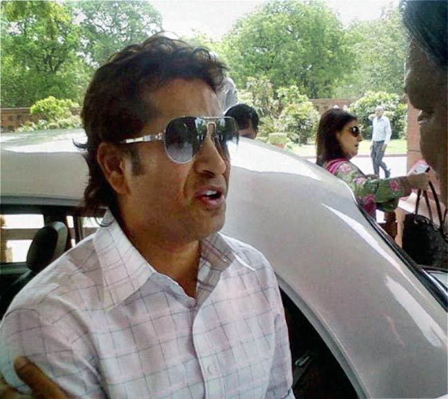 सांसद बने सचिन | सचिन के शतकों की कहानी