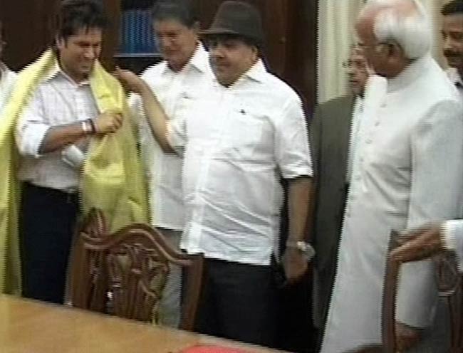 सांसद बने सचिन | सचिन के शतकों की कहानी