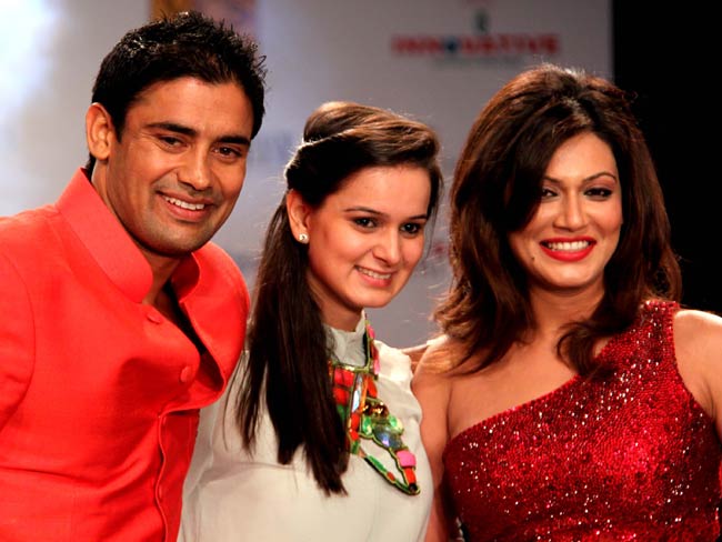 राजस्थान फैशन वीक में अक्षय-सोनाक्षी का जलवा