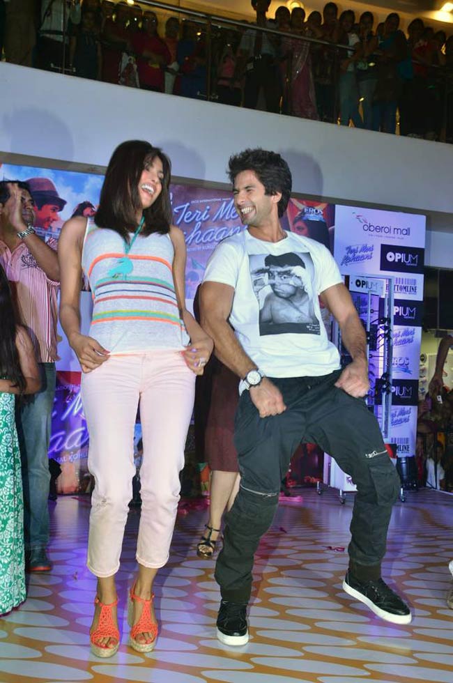 ‘तेरी मेरी कहानी’ है प्रियंका-शाहिद की लव केमिस्ट्री | Ooops