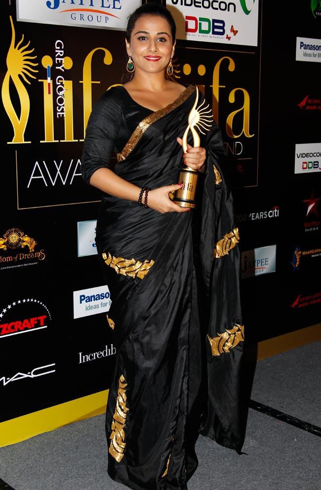 सितारों के नाम IIFA 2012 की शाम  | बॉलीवुड परियां