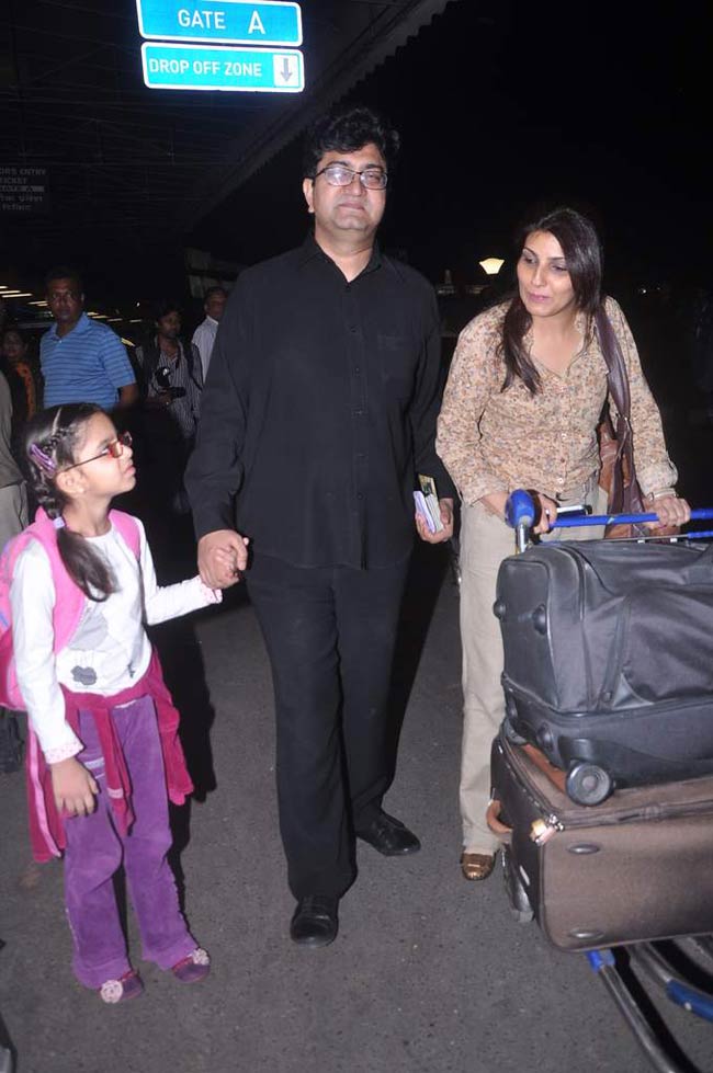 'आईफा 2012' के लिए रवाना हुए बॉलीवुड सितारे