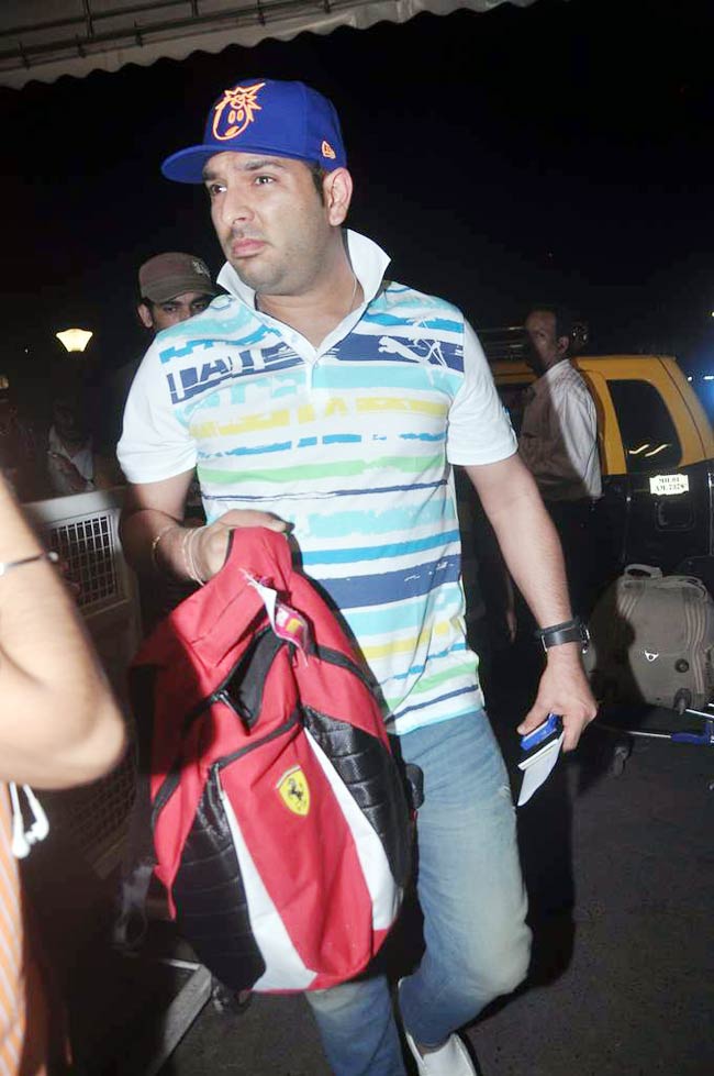 'आईफा 2012' के लिए रवाना हुए बॉलीवुड सितारे