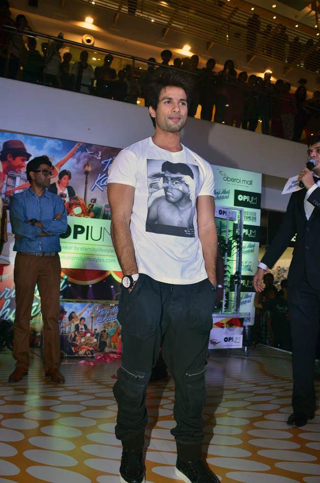 ‘तेरी मेरी कहानी’ है प्रियंका-शाहिद की लव केमिस्ट्री | Ooops