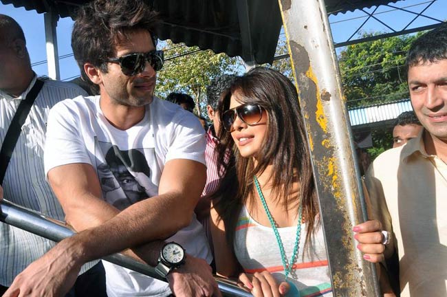 ‘तेरी मेरी कहानी’ है प्रियंका-शाहिद की लव केमिस्ट्री | Ooops