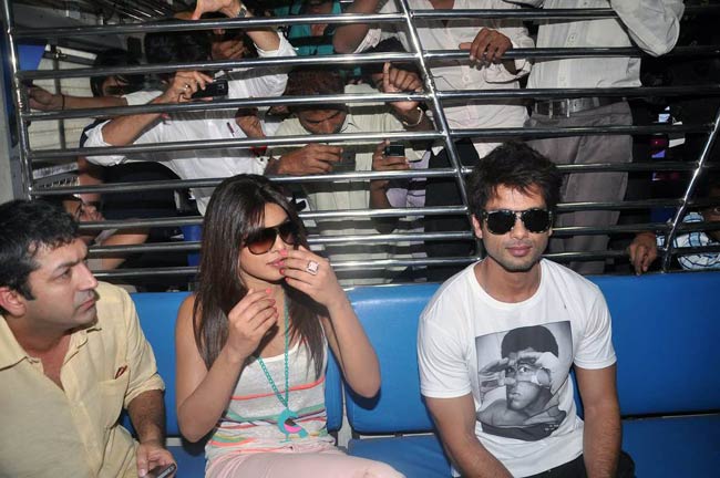 ‘तेरी मेरी कहानी’ है प्रियंका-शाहिद की लव केमिस्ट्री | Ooops