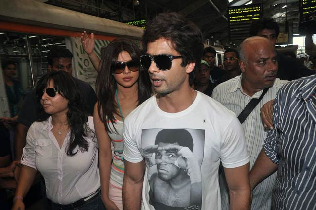 ‘तेरी मेरी कहानी’ है प्रियंका-शाहिद की लव केमिस्ट्री | Ooops