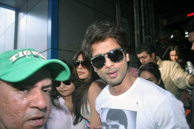 ‘तेरी मेरी कहानी’ है प्रियंका-शाहिद की लव केमिस्ट्री | Ooops