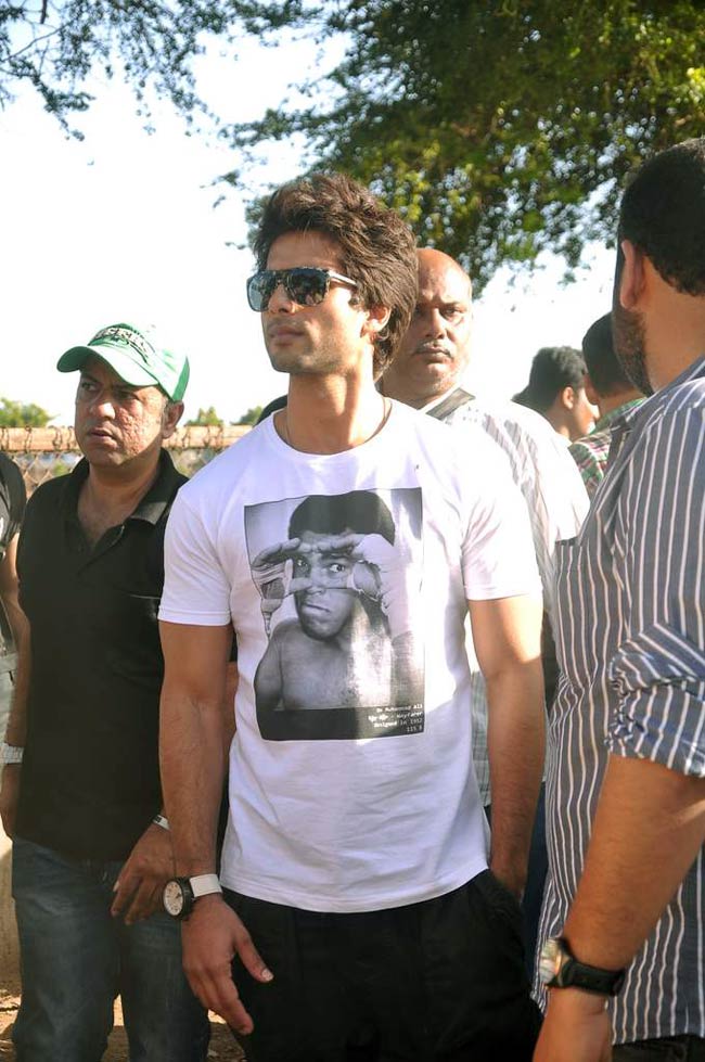 ‘तेरी मेरी कहानी’ है प्रियंका-शाहिद की लव केमिस्ट्री | Ooops