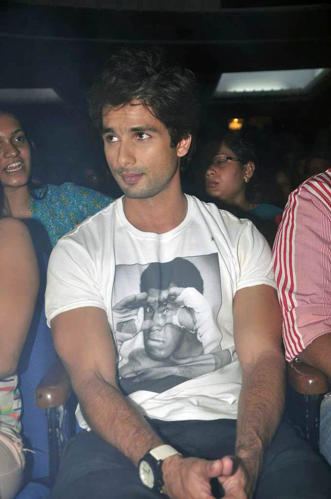 ‘तेरी मेरी कहानी’ है प्रियंका-शाहिद की लव केमिस्ट्री | Ooops