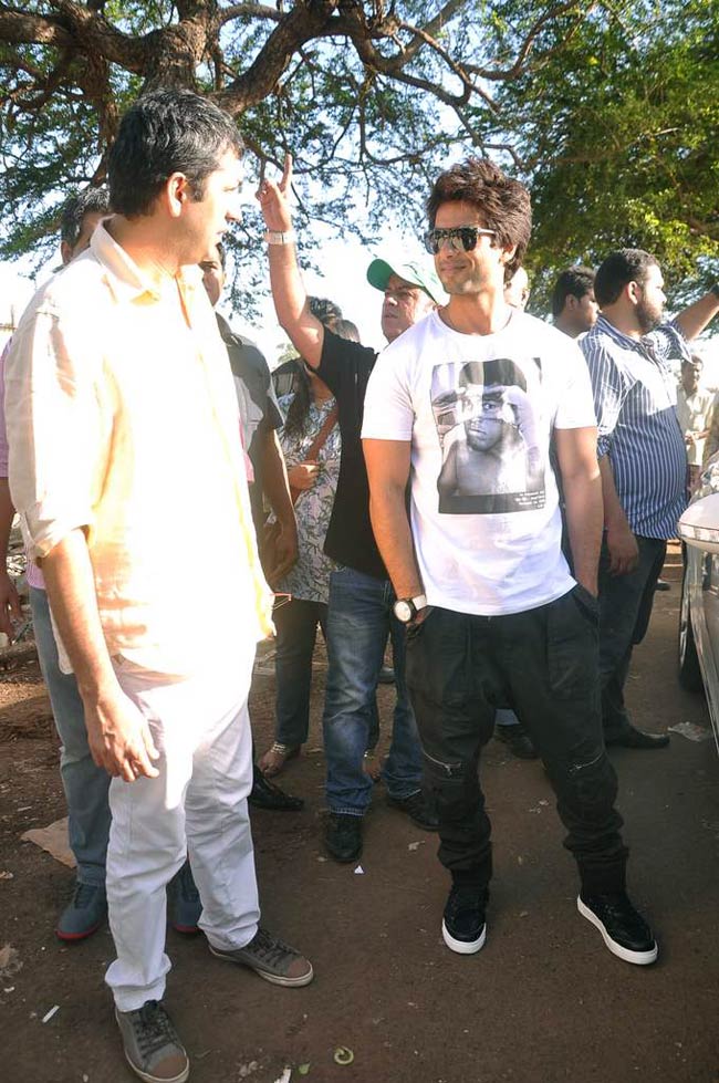 ‘तेरी मेरी कहानी’ है प्रियंका-शाहिद की लव केमिस्ट्री | Ooops