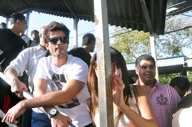 ‘तेरी मेरी कहानी’ है प्रियंका-शाहिद की लव केमिस्ट्री | Ooops