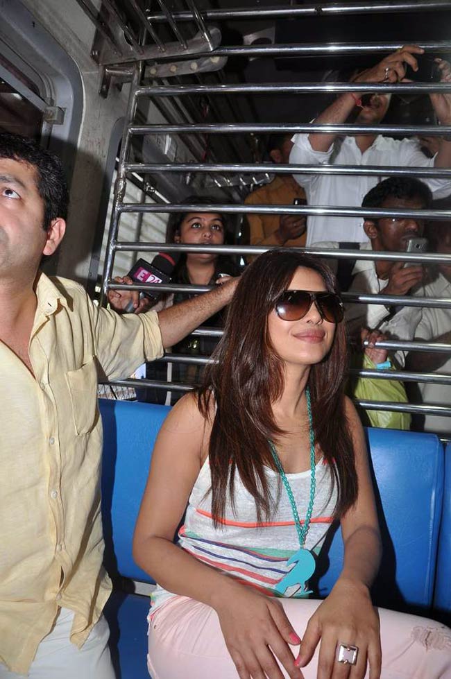 ‘तेरी मेरी कहानी’ है प्रियंका-शाहिद की लव केमिस्ट्री | Ooops