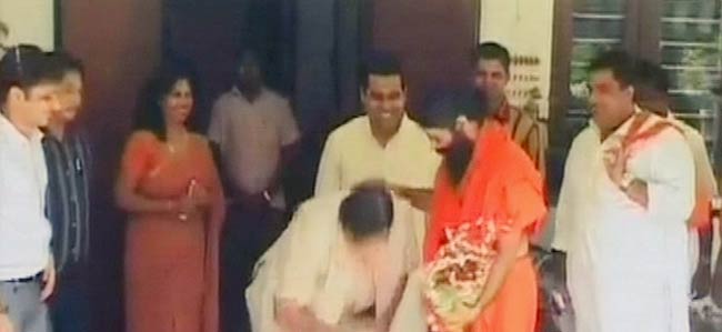 नितिन गडकरी से मिले बाबा रामदेव