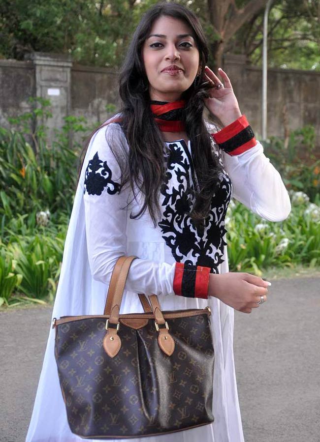 'सिनेमा 100' के लिए जुटे सितारे | 2012: आने वाली फिल्में