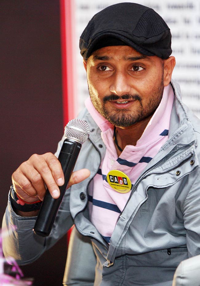 टीम इंडिया के 'टर्बनेटर' को 100वें टेस्ट की बधाई | सचिन पर विशेष