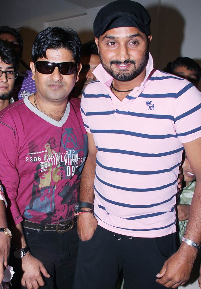 टीम इंडिया के 'टर्बनेटर' को 100वें टेस्ट की बधाई | सचिन पर विशेष