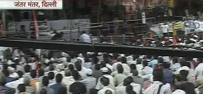 अन्‍ना के अल्‍टीमेटम का आखिरी दिन, भीड़ कम