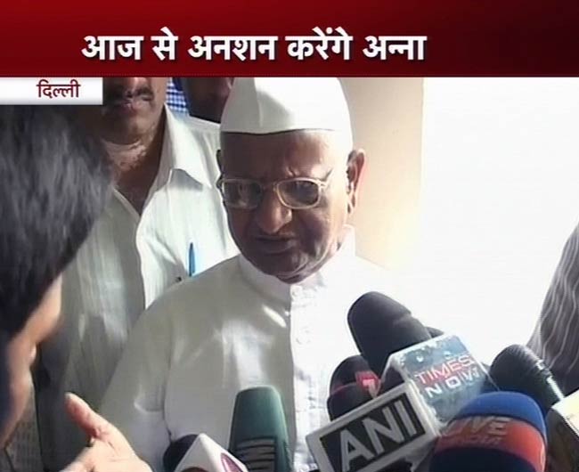 अनशन पर अन्‍ना, आंदोलनकारियों में जोश | फोटो: 4th Day