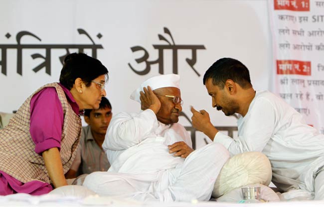 अन्‍ना हुए सख्‍त, पीएम से भी नहीं बात करेंगे | अनशन जारी