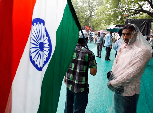 अन्‍ना हुए सख्‍त, पीएम से भी नहीं बात करेंगे | अनशन जारी