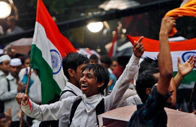 अन्‍ना हुए सख्‍त, पीएम से भी नहीं बात करेंगे | अनशन जारी