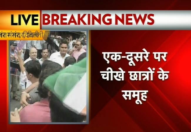 टीम अन्ना के अनशन के पहले दिन की तस्वीरें | अनशन LIVE