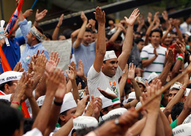 अनशन पर अन्‍ना, आंदोलनकारियों में जोश | फोटो: 4th Day