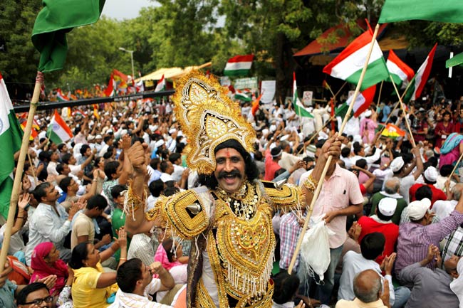 27 जुलाई 2012: तस्वीरों में दिनभर की अहम खबरें | पढ़ें