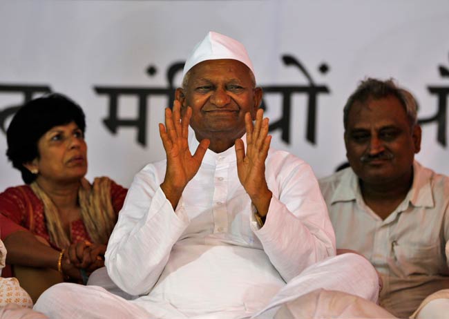 29 जुलाई 2012: तस्वीरों में दिनभर की अहम खबरें