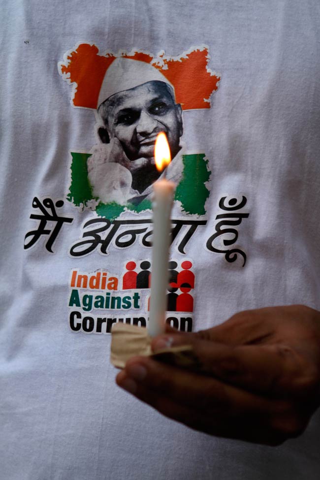 29 जुलाई 2012: तस्वीरों में दिनभर की अहम खबरें