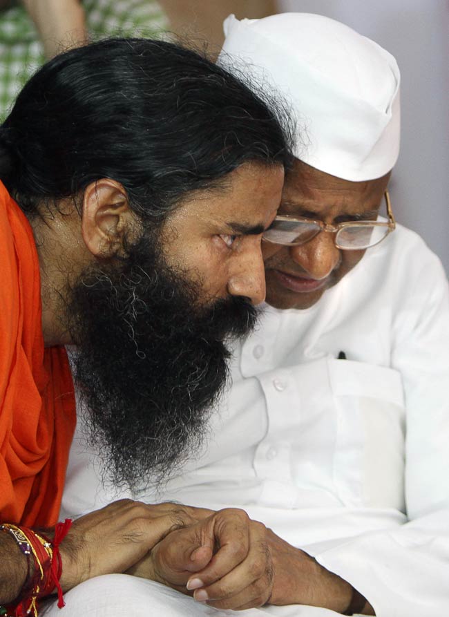 अनशन के तीसरे दिन की तस्‍वीरें | दूसरे दिन की तस्‍वीरें