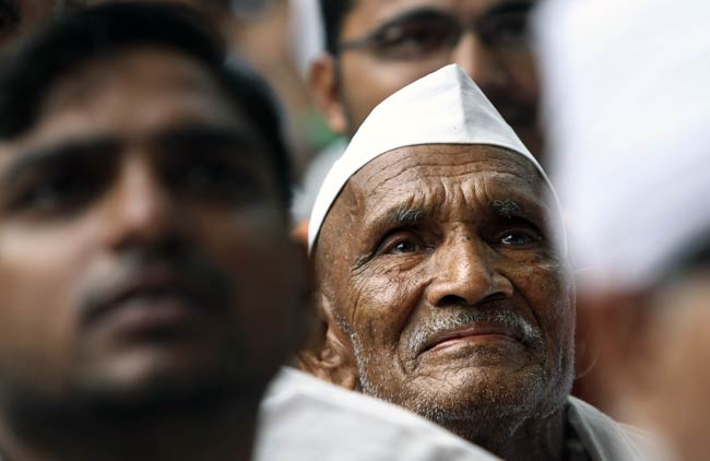 अनशन के तीसरे दिन की तस्‍वीरें | दूसरे दिन की तस्‍वीरें