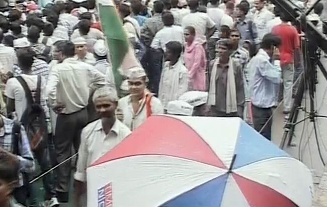 एक बार फिर अन्‍ना ने भरी हुंकार | फोटो: 5th Day