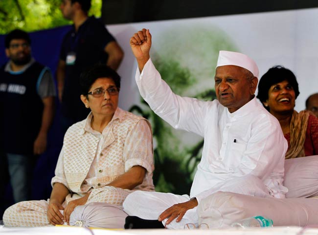 अनशन पर अन्‍ना, आंदोलनकारियों में जोश | फोटो: 4th Day